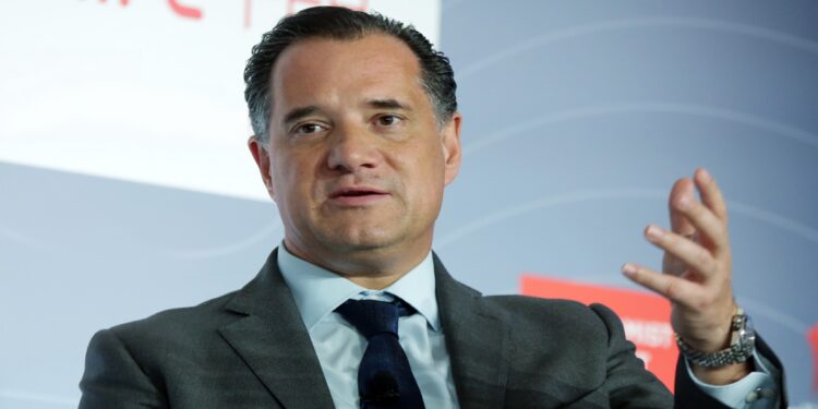 Αμφισβητεί τις καταγγελίες γιατρών για πτώση ο Άδωνις Γεωργιάδης: «Δεν διαπιστώθηκε καμία βλάβη στο ασανσέρ»