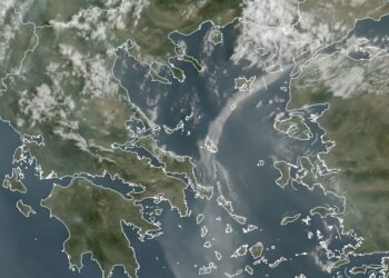 Καπνός από τη φωτιά στην Τουρκία «πνίγει» το Αιγαίο: Ανησυχία και στην Ελλάδα