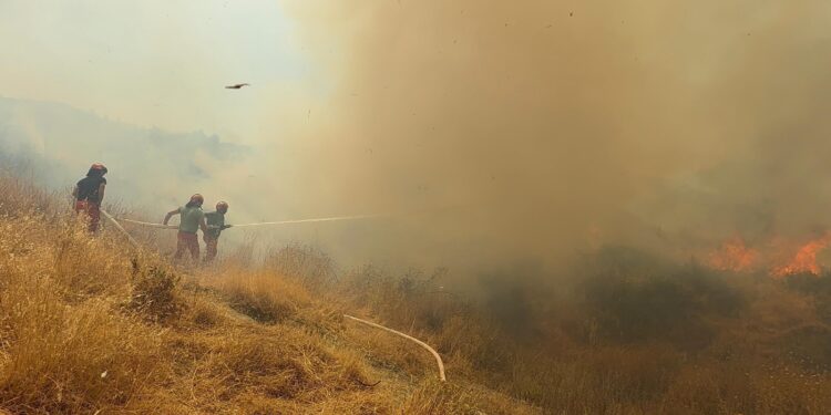 Αλβανία: Ανεξέλεγκτη η πυρκαγιά στα μειονοτικά χωριά για 7η ημέρα