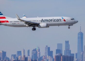 Θρίλερ στον αέρα: Συσκευή επιβάτη έπιασε φωτιά σε πτήση (βίντεο)