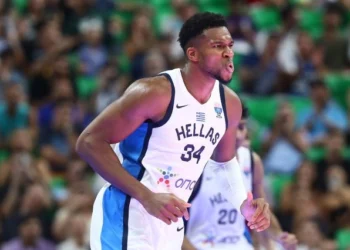 Εφιάλτης για κάθε αντίπαλο ο Γιάννης Αντετοκούνμπο – Το αφιέρωμα της FIBA στον παίκτη – σταρ