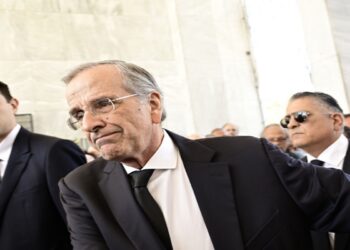 Σήμερα ο τελευταίος αποχαιρετισμός της Λένας Σαμαρά – Πλήθος κόσμου στο Α’ Νεκροταφείο