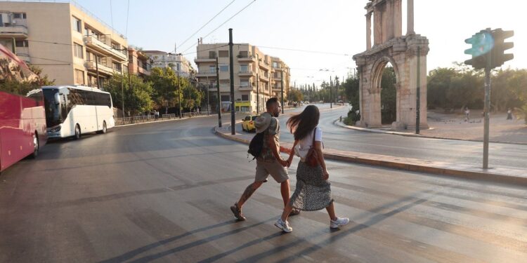 Δεκαπενταύγουστος: Αθήνα «πόλη φάντασμα» – Απολαυστικές φωτογραφίες της άδειας πρωτεύουσας