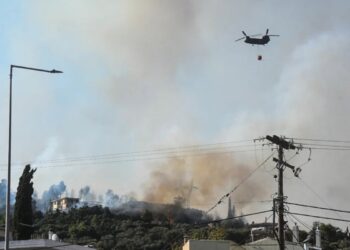 Συνεχίζεται η μάχη για τρίτη ημέρα στο πύρινο μέτωπο σε Πάτρα και Χίο  – Nέα φωτιά στην Ηλεία – Έχει περιοριστεί σε Κεφαλονιά, Άρτα, Πρέβεζα – Παραμένει ο κίνδυνος της αναζωπύρωσης 