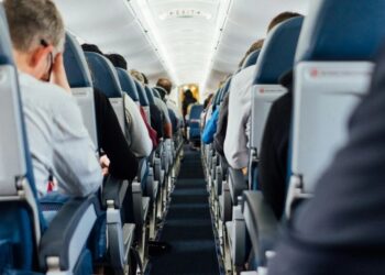 Αεροπορική εταιρεία προκαλεί την οργή με νέο κανόνα για plus size επιβάτες