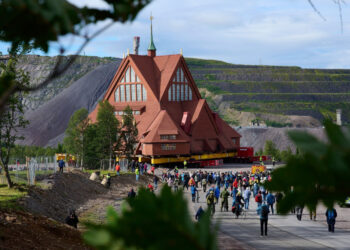Σουηδία: Μεταφέρεται ολόκληρη η ιστορική εκκλησία του Κιρούνα σε νέα τοποθεσία
