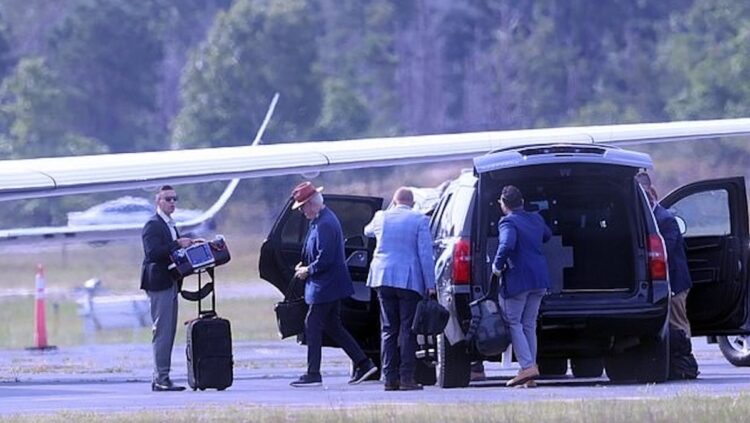 Νέες ανησυχίες για την υγεία του Μπιλ Κλίντον: Ο πρώην Πρόεδρος των ΗΠΑ εθεάθη με φορητό απινιδωτή