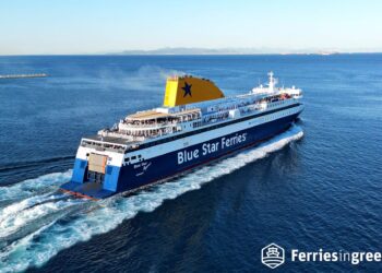 «Blue Star Μύκονος»: Γιατί ακινητοποιήθηκε επί 2ωρο στον Πειραιά