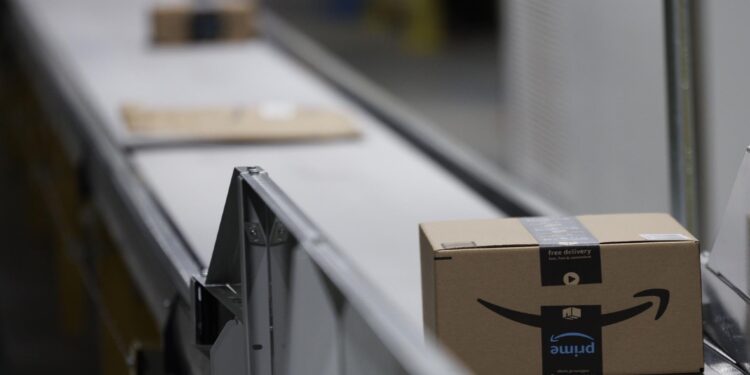 ΗΠΑ: Τέλος από σήμερα η απαλλαγή φόρου για τα μικρά δέματα που εισέρχονται στη χώρα