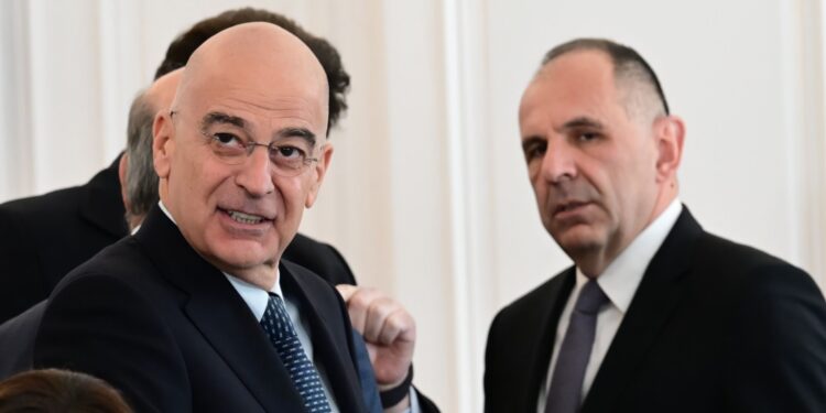 Το καρφί Γεραπετρίτη σε Δένδια και το "σύνδρομο του σκαντζόχοιρου"