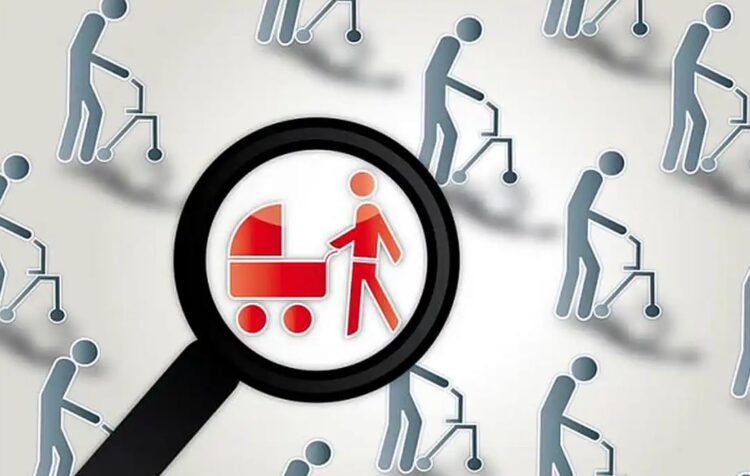 Δημογραφική βόμβα στην Ελλάδα: Για 3 ακόμη δεκαετίες θα… λιγοστεύουμε και θα… γερνάμε – Τι φταίει