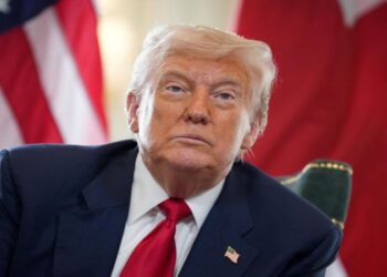 Τραμπ: Επιβάλλει επιπλέον διπλάσιους ή υψηλότερους δασμούς σε δεκάδες χώρες