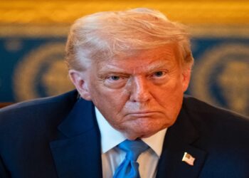 Επιπλέον δασμοί 100% σε μικροκυκλώματα και ημιαγωγούς βάζει ο Τραμπ