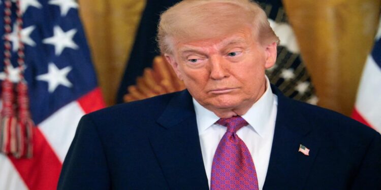 Τραμπ: «Η Ουκρανία πρέπει να επιτεθεί στη Ρωσία – Σε δύο εβδομάδες θα γνωρίζουμε αν θα υπάρξει ειρήνη»