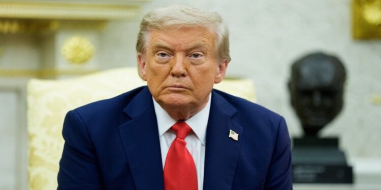 Ο Τραμπ απειλεί με δασμούς χώρες που κάνουν «διακρίσεις» σε βάρος αμερικανικών εταιρειών τεχνολογίας