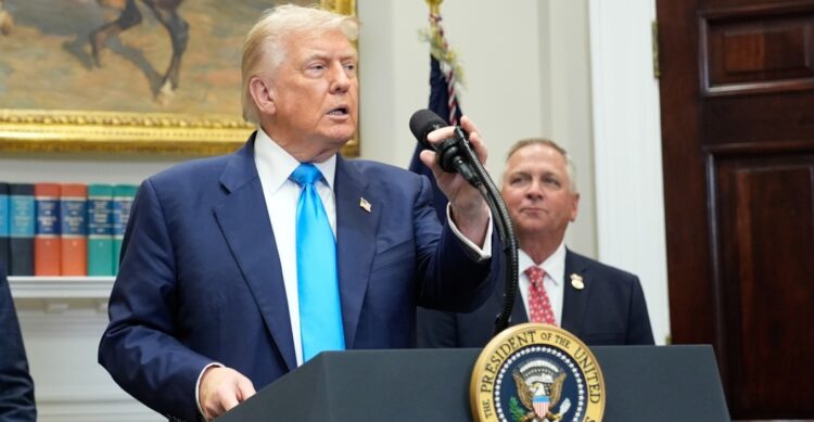 Ντόναλντ Τραμπ: Επέβαλε στη Σερβία δεσμούς 35%