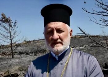 Χίος: Συγκλονισμένος ο Αρχιεπίσκοπος Αμερικής Ελπιδοφόρος στη θέα των καμένων εκτάσεων