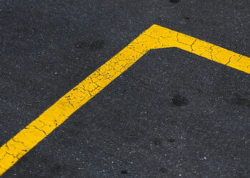 Αλεξανδρούπολη: Ζωγραφίζουν διαγραμμίσεις σε διαβάσεις για ΑμεΑ σε είκοσι δήμους