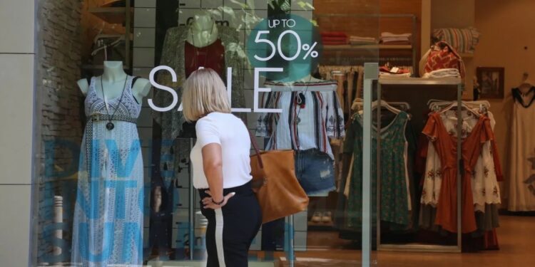 Αντίστροφη μέτρηση για την ολοκλήρωση των θερινών εκπτώσεων