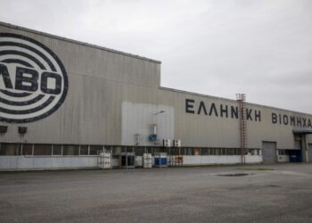 Νέα Αριστερά για ΕΛΒΟ: «Την ώρα της σφαγής συνεχίζει να κάνει μπίζνες με την ακροδεξιά κυβέρνηση Νετανιάχου»