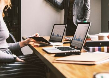 Εργασιακό καθεστώς: Ωράριο εργασίας και άδειες κατοχυρώνονται στις… βουλές του εργοδότη – Οι προβλέψεις του σχεδίου νόμου