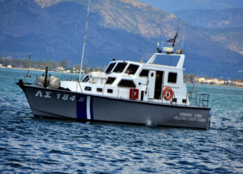 Αμφιλοχία: Σώθηκε 74χρονος που έπεσε στη θάλασσα