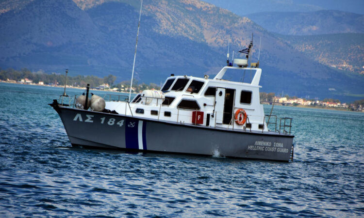 Αμφιλοχία: Σώθηκε 74χρονος που έπεσε στη θάλασσα