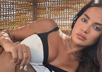 Ρία Ελληνίδου: Ποζάρει με μπικίνι και αναστατώνει τους followers τους