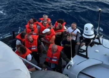 Φέρι μποτ προσάραξε σε ξέρα στα Νέα Στύρα – Παραμένει κολλημένο – Ασφαλείς όλοι οι επιβάτες