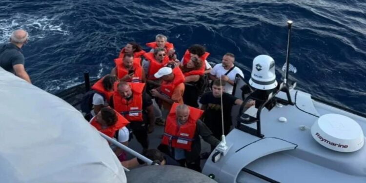 Φέρι μποτ προσάραξε σε ξέρα στα Νέα Στύρα – Παραμένει κολλημένο – Ασφαλείς όλοι οι επιβάτες