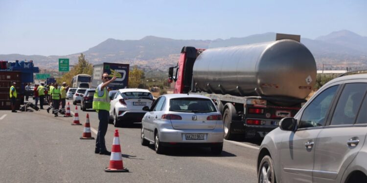 Αποκαταστάθηκε μερικώς η κυκλοφορία στην Αθηνών - Κορίνθου