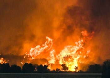 Στο «κόκκινο» και την Τετάρτη η φλεγόμενη ζώνη: Άνεμοι έως 7 μποφόρ και υψηλές θερμοκρασίες