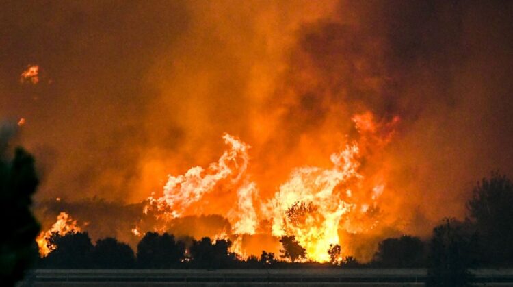 Στο «κόκκινο» και την Τετάρτη η φλεγόμενη ζώνη: Άνεμοι έως 7 μποφόρ και υψηλές θερμοκρασίες