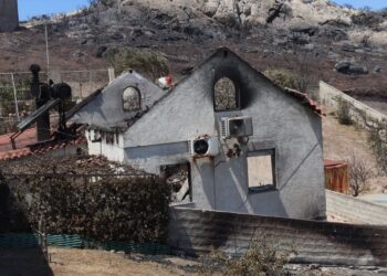 Φωτιά στην Κερατέα