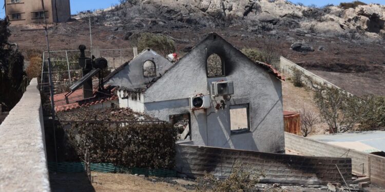 Φωτιά στην Κερατέα