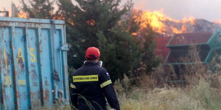 Φωτιά στην Αχαΐα – Μήνυμα 112 για εκκένωση της Βούντενης Πάτρας