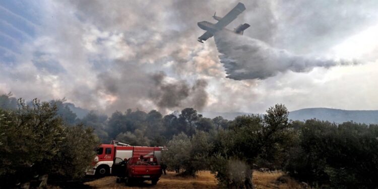 Φωτιά στην Κεφαλονιά – Ήχησε το 112 για εκκένωση