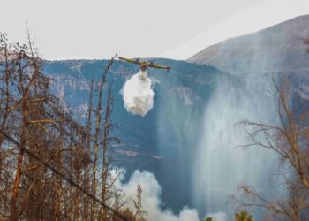 Φωτιά στη Μάνη – Δύο αεροσκάφη επιχειρούν στο σημείο