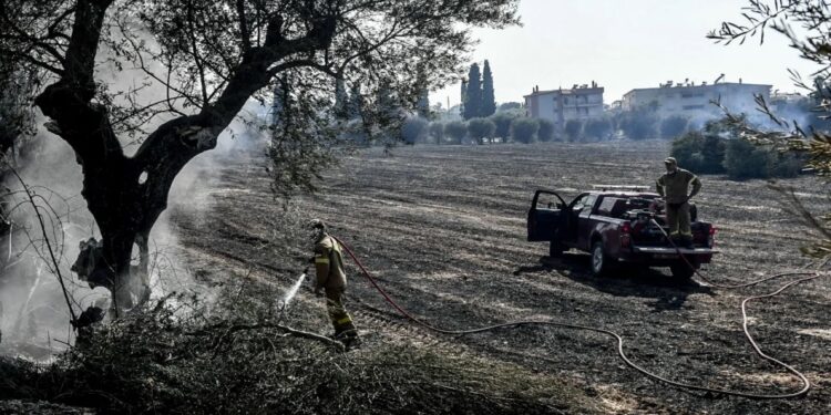 Χωρίς ρεύμα αρκετές πυρόπληκτες περιοχές