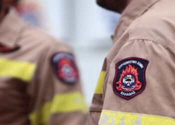 Εποχικοί πυροσβέστες κατά Βούλτεψη: «Βγάλτε τον σκασμό, καθίστε στο κλιματιστικό και πιείτε τον καφέ σας»