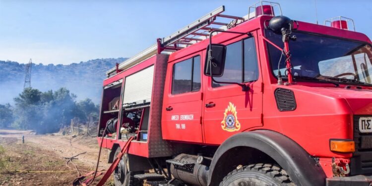 Φωτιά στην Κερατέα: Υπό μερικό έλεγχο – Αποκαταστάθηκε η κυκλοφορία των οχημάτων