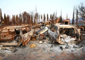 Κόλαση επί γης στην Γαλλία: Αποτεφρώθηκαν μια γυναίκα και μια έκταση όση το Παρίσι- Απειλούνται 3.000 σπίτια (βίντεο, φωτογραφίες)