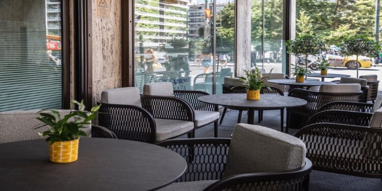 Τα μυστήρια της εξωτερικής πολιτικής κι ενας… αποκαλυπτικός ελληνικός καφές με κυβερνητικό στέλεχος