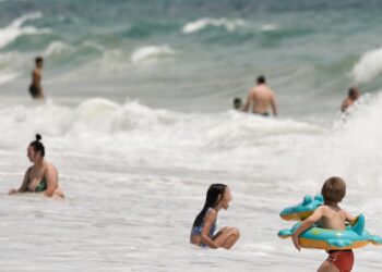 Καιρός: Εκρηκτικό κοκτέιλ – Θυελλώδεις βοριάδες και ζέστη