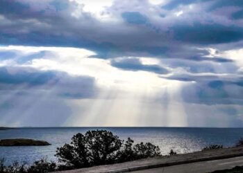 Καιρός: Άστατος με τοπικές βροχές, καταιγίδες και πτώση θερμοκρασίας