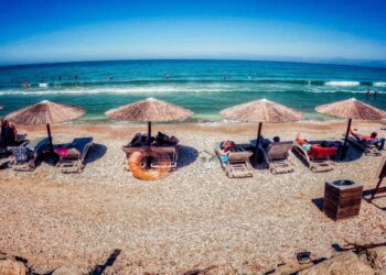 Καιρός: Αρκετή λιακάδα, με υψηλές θερμοκρασίες – Υποχωρούν τα μελτέμια