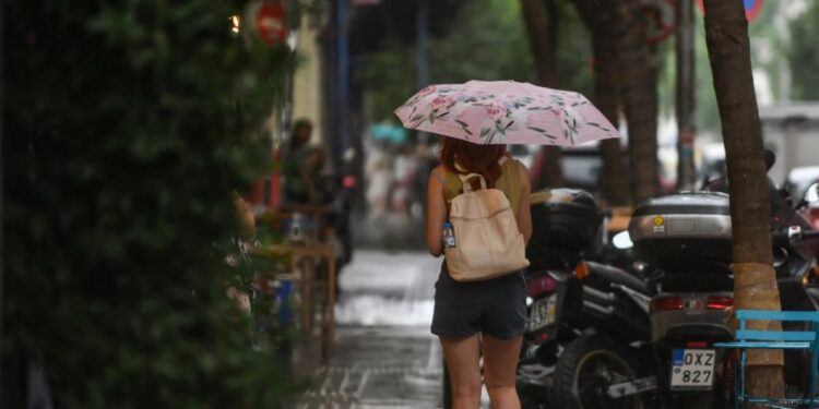 Καιρός: Τοπικές καταιγίδες στα ηπειρωτικά και ευχάριστες θερμοκρασίες