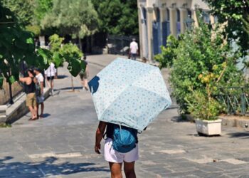 Ο καιρός τον Δεκαπενταύγουστο: Ήλιος, μελτέμια και μικρή πτώση θερμοκρασίας