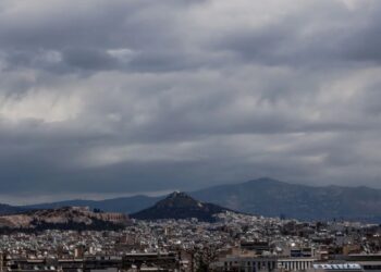 Καιρός: Βροχές τοπικά, μικρή πτώση της θερμοκρασίας και μποφόρ