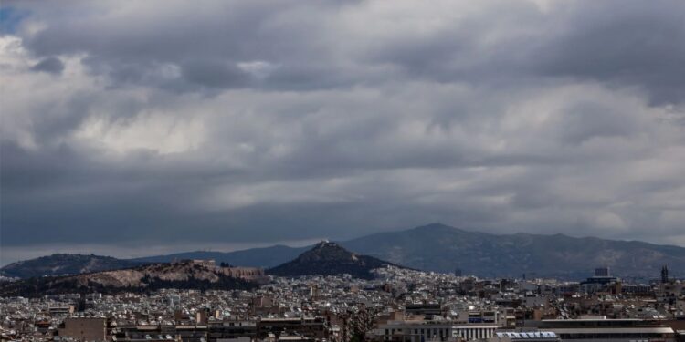 Καιρός: Βροχές τοπικά, μικρή πτώση της θερμοκρασίας και μποφόρ
